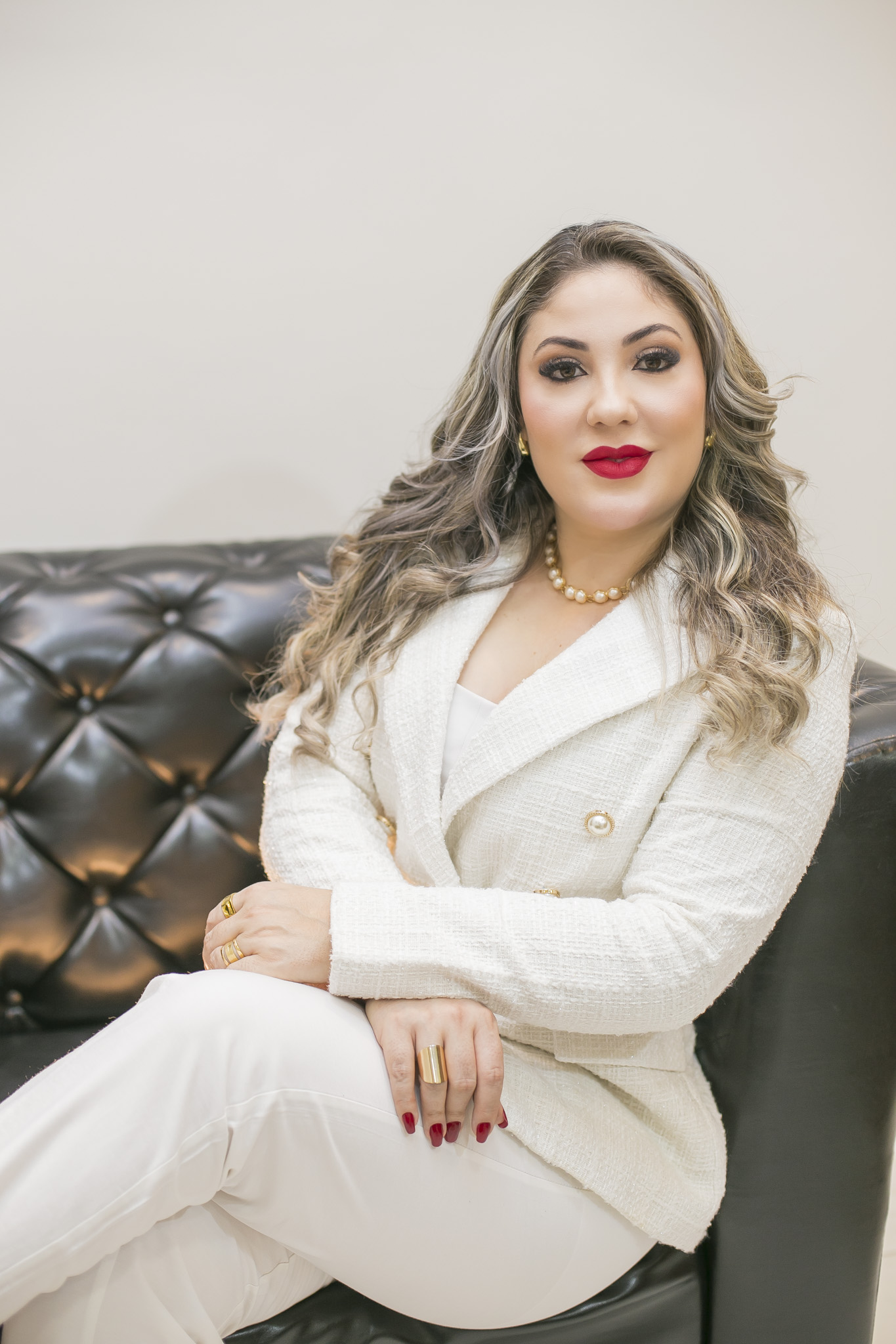 Dra. Alessandra Bruzinga em seu consultório